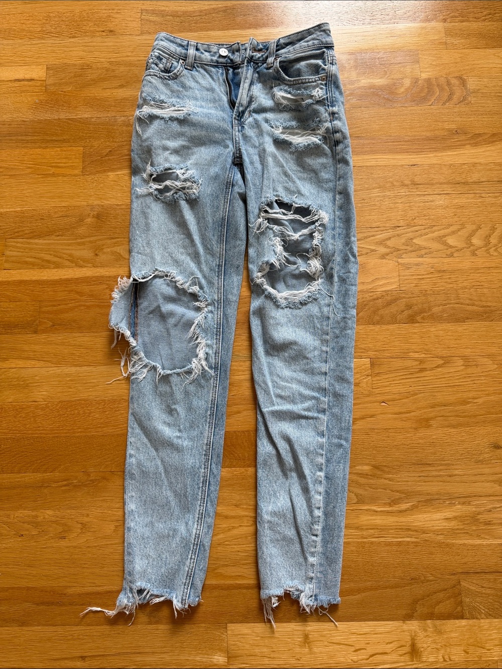 American Eagle Outfitters Light Blue Distressed Skinny Jeans